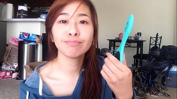Teen deepthroats every Object in room – Super hot!!